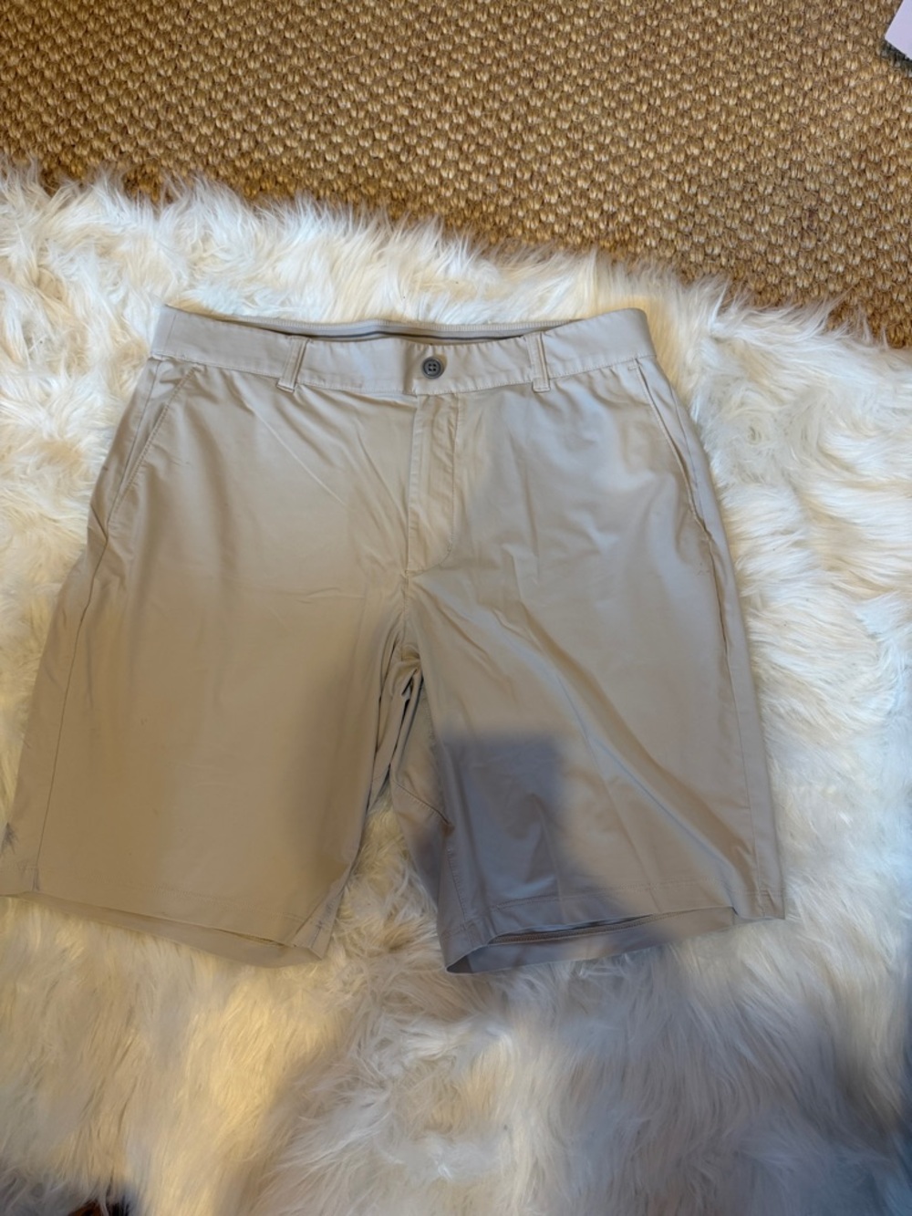 johnnie-O Men's golf performance Shorts in Light Khaki